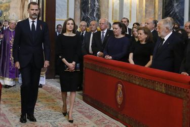 Le roi et la reine Letizia d'Espagne dans la chapelle du Palais royal à Madrid, le 11 mai 2017