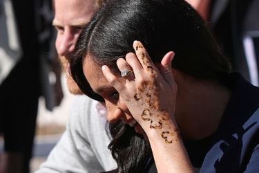 Zoom sur le tatouage au henné de Meghan Markle en visite à Asni au Maroc le 24 février 2019