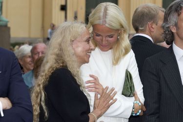 La princesse Mette-Marit de Norvège fête son 10e anniversaire de mariage à Oslo, en présence de Franca Sozzani, le 25 août 2011