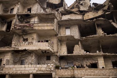 <br />
16 décembre 2016 - Alep La population du quartier de Salahudine ouest (quartier gouvernemental) fête l&#039;évacuation des rebelles du réduit rebelle d&#039;Alep Est.