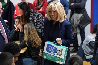 Brigitte Macron au collège des Petits Ponts à Clamart pour évoquer la lutte contre le harcèlement scolaire. 