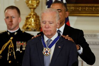Barack Obama rend hommage à Joe Biden.