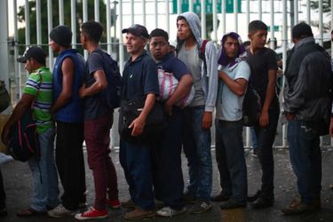Des migrants qui veulent rejoindre les Etats-Unis, photographiés à Ciudad Hidalgo, au Mexique, le 21 octobre 2018.