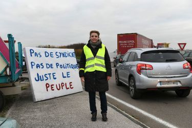 Gaelle, 36 ans, manifeste à Dole dans le Jura. 