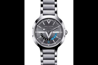 Voyager GMT, 41, 5 mm de diamètre, boîte en acier, mouvement automatique avec second fuseau horaire, bracelet en acier. 4 600 €. Louis Vuitton.