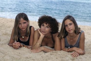 Marlène Jobert avec ses filles Eva et Joy.