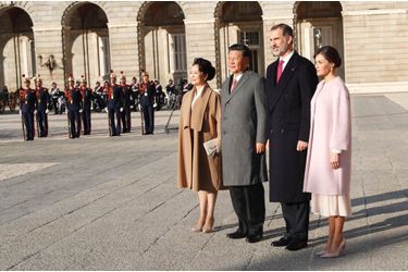 La reine Letizia et le roi Felipe VI d'Espagne avec le couple présidentiel chinois à Madrid, le 28 novembre 2018