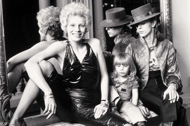 Angie, leur fils Zowie et David Bowie en 1974.