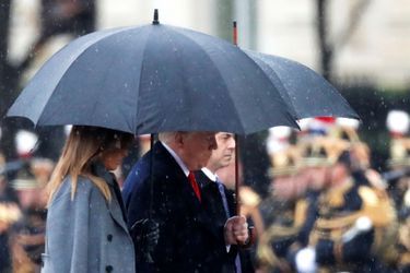 Donald et Melania Trump arrivent à l&#039;Arc de Triomphe.
