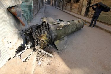 Un missile non explosé dans le quartier d&#039;al-Qaterji, à Alep, le 28 novembre.
