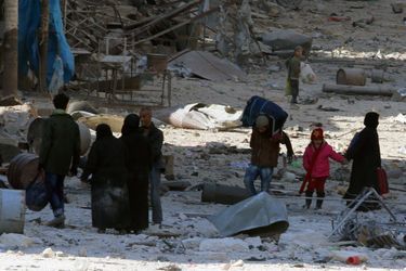 Dans les quartiers rebelles de Tariq al-Bab et al-Sakhour, à Alep, le 28 novembre.