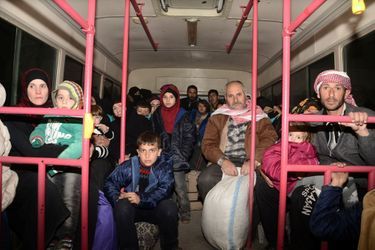 Des civils évacués du quartier est d&#039;Alep, le 27 novembre.