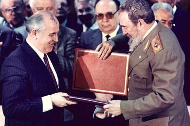 Fidel Castro, photographié en avril 1989 avec Mikhail Gorbatchev.