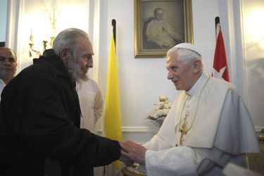 Fidel Castro, photographié en mars 2012 avec le pape Benoît XVI.