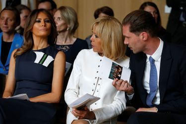 Les premières dames des Etats-Unis et de France Melania Trump et Brigitte Macron et l'époux du premier ministre du Luxembourg Gauthier Destenay