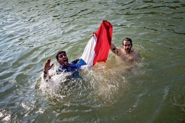 A Pantin aussi, le drapeau français plonge dans le grand bain.