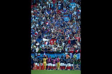 La France est en quart, et l’ovation est partagée par les Bleus et leurs fans, le 30 juin à Kazan.