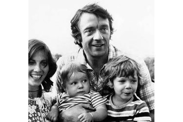 Vincent Cassel avec son père Jean-Pierre, sa mère Sabine et son frère Mathias quand il était enfant