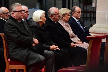 L&#039;ancienne reine Paola et l&#039;ancien roi Albert II de Belgique avec la princesse Astrid et les princes Lorentz et Laurent à Bruxelles, le 15 novembre 2016