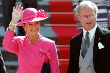 Le roi Carl XVI Gustaf de Suède et la reine Silvia au mariage de l'infante Cristina d'Espagne et de Inaki Urdangarin, à Barcelone le 4 octobre 1997