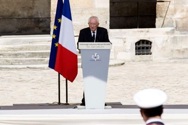 Edmond Maire à l'hommage national rendu à Michel Rocard aux Invalides, le 7 juillet 2016.