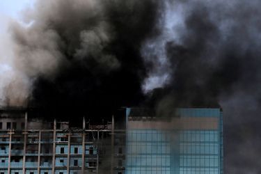 Incendie dans un immeuble en construction d’Abu Dhabi, aux Emirats arabes unis.