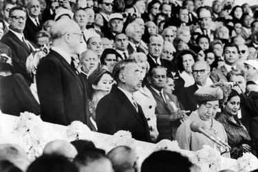 L'empereur du Japon Hirohito et l'impératrice Nagako lors de la cérémonie d'ouverture des JO de Tokyo, le 11 octobre 1964