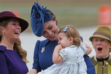 Le prince William et la duchesse de Cambridge, née Kate Middleton, accompagnés de leurs enfants George et Charlotte, sont arrivés ce samedi 24 septembre à Victoria<br />
 pour un séjour d&#039;une semaine dans les grands espaces canadiens.  