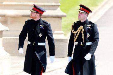 Le Prince Harry En Uniforme Pour Son Mariage Avec Meghan Markle   ( 3