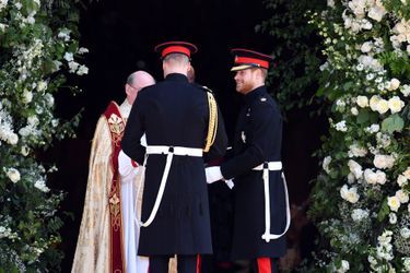 Le Prince Harry En Uniforme Pour Son Mariage Avec Meghan Markle   ( 4