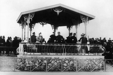 Le roi des Hellènes George I et la famille royale de Grèce lors de la cérémonie d'ouverture des JO d'Athènes, le 8 avril 1896