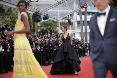 Irina Shayk radieuse à Cannes, le 9 mai 2018.