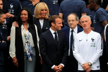 Le président de la République Emmanuel Macron s'est rendu à Clairefontaine afin de rencontrer l'équipe de France de football avant la Coupe du Monde en Russie.
