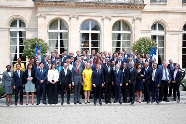 Emmanuel Macron entouré des participants au sommet Tech for Good à l&#039;Elysée, le 23 mai 2018.