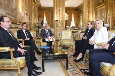 François Hollande, Manuel Valls , Jean-Marc Ayrault , Marine Le Pen et Florian Philippot