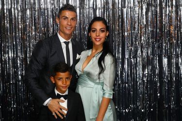Georgina Rodriguez, Cristiano Junior et Cristiano Ronaldo à la cérémonie des The Best FIFA Football Awards le 23 octobre 2017