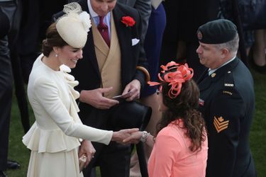 La duchesse Catherine de Cambridge dans les jardins de Buckingham Palace à Londres, le 24 mai 2016