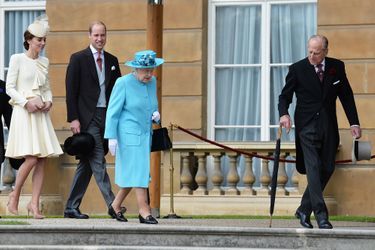 La reine Elizabeth II, les princes Philip et William et la duchesse Catherine à Buckingham Palace à Londres, le 24 mai 2016