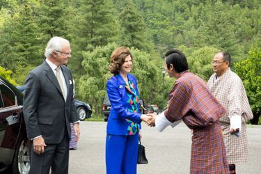 La reine Silvia et le roi Carl XVI Gustaf de Suède avec l'ancien roi du Bhoutan à Thimphu, le 9 juin 2016