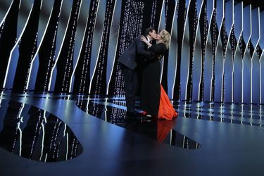 Le baiser de Catherine Deneuve à Laurent Laffite