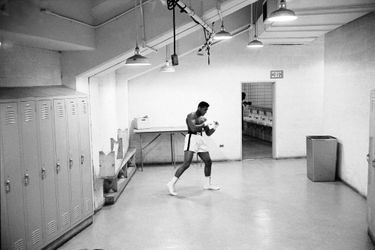 Mohamed Ali avant un combat contre Charlie Powell en 1963