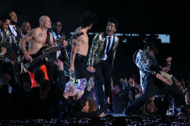 Les &quot;Red Hot Chili Peppers&quot; et Bruno Mars, sur scène, en 2014
