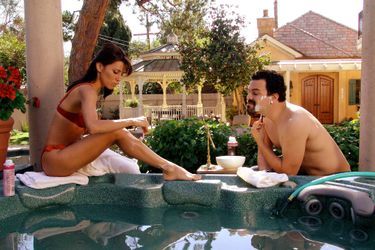 Eva Longoria en bikini sexy pour la série "Desperate Housewives" (saison 1, épisode 16) en 2004.