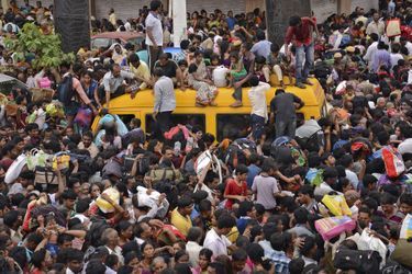 La procession religieuse vire au drame en Inde