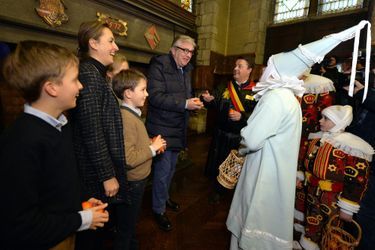 Le prince Laurent de Belgique et la princesse Claire avec leurs enfants à Binche, le 9 février 2016