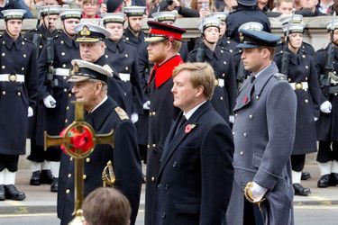 La famille royale britannique avec le roi Willem-Alexander des Pays-Bas au Cénotaphe à Londres, le 8 novembre 2015