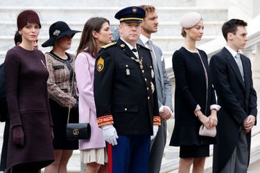 La princesse Charlène et le prince Albert II de Monaco avec Charlotte, Pierre et Beatrice Casiraghi et Louis Ducruet à Monaco, le 19 novembre 2015