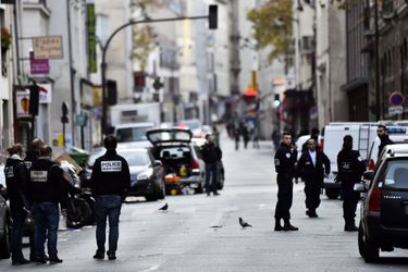La police patrouille dans les rues de Paris samedi