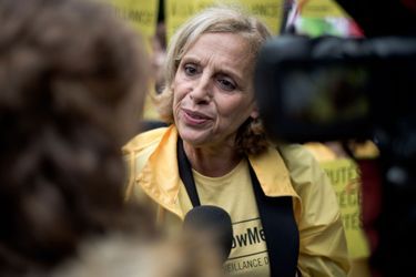  Geneviève Garrigos, présidente d&#039;Amnesty international France a été faite chevalier.