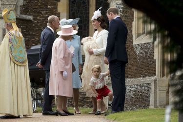 Kate, William, George et la famille royale au baptême de la princesse Charlotte